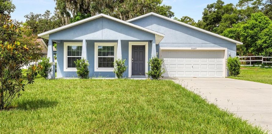 House in Sorrento, Florida 4 bedrooms, 150.22 sq.m. № 1350977