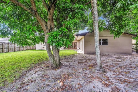 House in North Miami Beach, Florida 4 bedrooms № 1330543 - photo 25