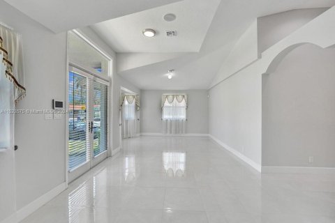 Villa ou maison à vendre à Hallandale Beach, Floride: 4 chambres, 196.4 m2 № 981458 - photo 25