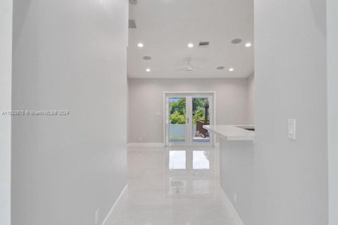 Villa ou maison à vendre à Hallandale Beach, Floride: 4 chambres, 196.4 m2 № 981458 - photo 29