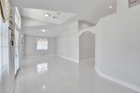 Villa ou maison à vendre à Hallandale Beach, Floride: 4 chambres, 196.4 m2 № 981458 - photo 24