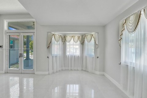 Villa ou maison à vendre à Hallandale Beach, Floride: 4 chambres, 196.4 m2 № 981458 - photo 18