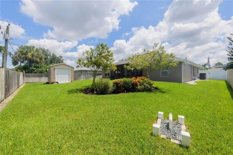 House in Port St. Lucie, Florida 4 bedrooms, 197.97 sq.m. № 1314170 - photo 2