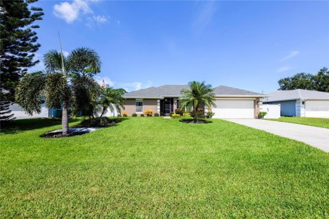 House in Port St. Lucie, Florida 4 bedrooms, 197.97 sq.m. № 1314170 - photo 5