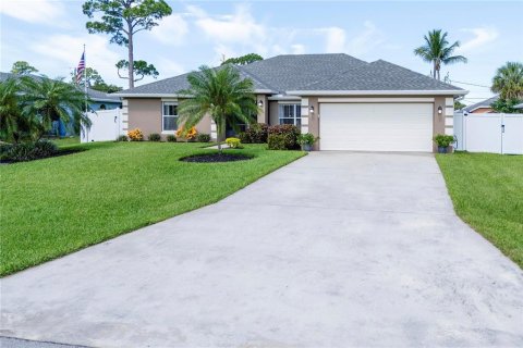 House in Port St. Lucie, Florida 4 bedrooms, 197.97 sq.m. № 1314170 - photo 4