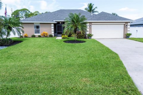 House in Port St. Lucie, Florida 4 bedrooms, 197.97 sq.m. № 1314170 - photo 1