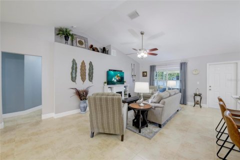 House in Port St. Lucie, Florida 4 bedrooms, 197.97 sq.m. № 1314170 - photo 15