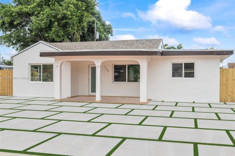 Casa en venta en Hialeah, Florida, 4 dormitorios, 180.14 m2 № 1383099 - foto 1