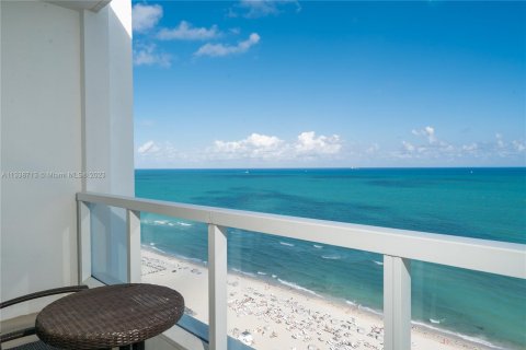 Condo in Miami Beach, Florida, 4 bedrooms  № 303624 - photo 12