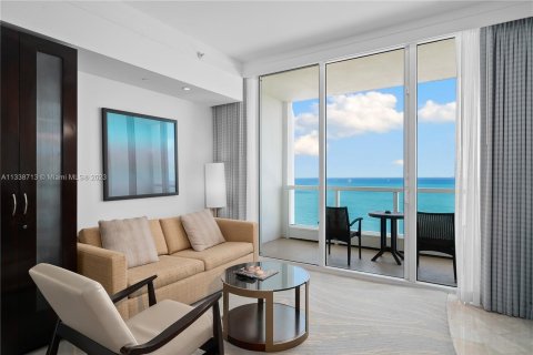 Condo in Miami Beach, Florida, 4 bedrooms  № 303624 - photo 8