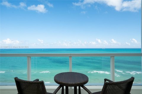 Condo in Miami Beach, Florida, 4 bedrooms  № 303624 - photo 1