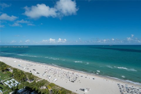 Condo in Miami Beach, Florida, 4 bedrooms  № 303624 - photo 16