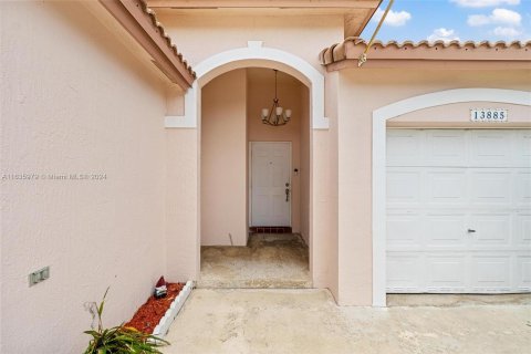 House in Miami, Florida 3 bedrooms, 120.49 sq.m. № 1310157 - photo 4