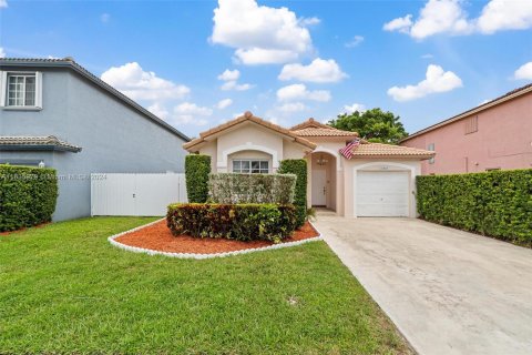 Villa ou maison à vendre à Miami, Floride: 3 chambres, 120.49 m2 № 1310157 - photo 1