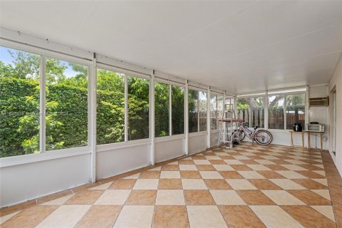 House in Miami, Florida 3 bedrooms, 120.49 sq.m. № 1310157 - photo 29