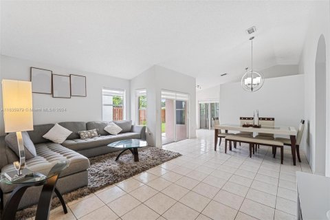 Villa ou maison à vendre à Miami, Floride: 3 chambres, 120.49 m2 № 1310157 - photo 7