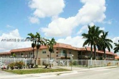 Condominio en venta en Miami Gardens, Florida, 41.81 m2 № 682131 - foto 2