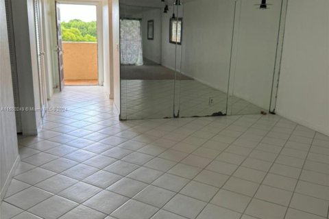 Condo in Lauderhill, Florida, 2 bedrooms  № 1332349 - photo 7