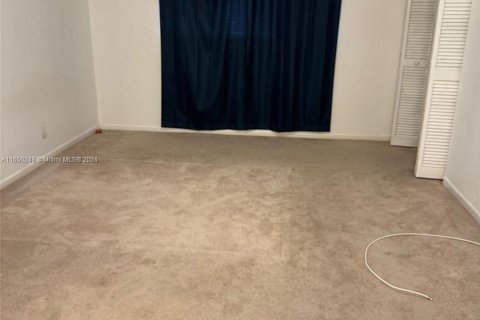 Condo in Lauderhill, Florida, 2 bedrooms  № 1332349 - photo 11