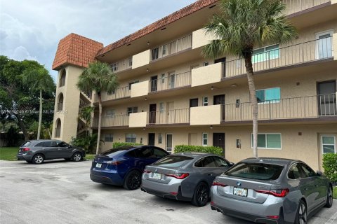 Condominio en venta en Lauderhill, Florida, 2 dormitorios, 104.98 m2 № 1332349 - foto 1