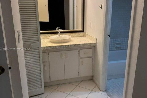 Condo in Lauderhill, Florida, 2 bedrooms  № 1332349 - photo 15