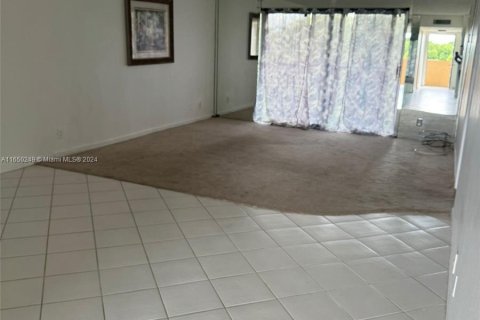 Condo in Lauderhill, Florida, 2 bedrooms  № 1332349 - photo 6