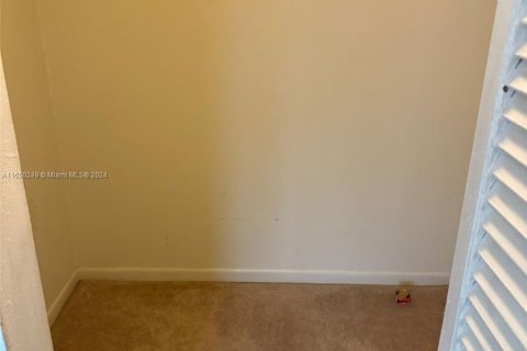 Condo in Lauderhill, Florida, 2 bedrooms  № 1332349 - photo 17