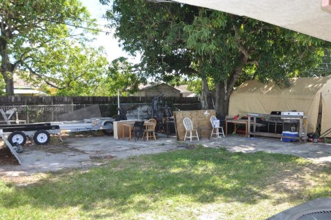 Casa en venta en Hialeah, Florida, 3 dormitorios, 182.27 m2 № 1332399 - foto 5