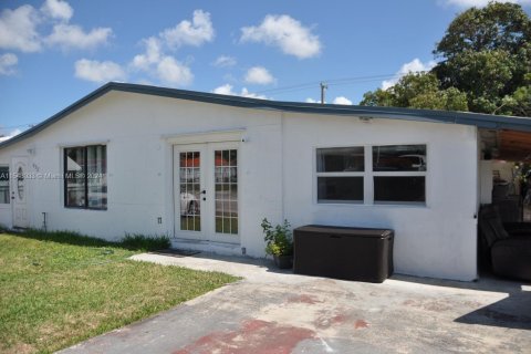 Casa en venta en Hialeah, Florida, 3 dormitorios, 182.27 m2 № 1332399 - foto 23