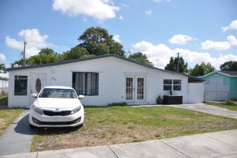 Villa ou maison à vendre à Hialeah, Floride: 3 chambres, 182.27 m2 № 1332399 - photo 1