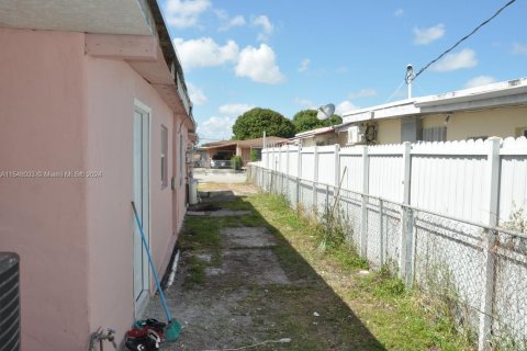 Casa en venta en Hialeah, Florida, 3 dormitorios, 182.27 m2 № 1332399 - foto 26