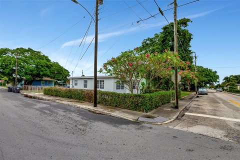 Villa ou maison à vendre à West Palm Beach, Floride: 2 chambres, 87.33 m2 № 1227758 - photo 7