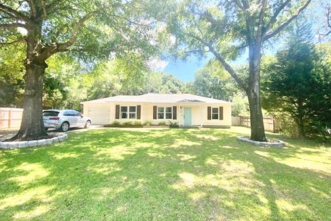 House in Crestview, Florida 3 bedrooms, 115.11 sq.m. № 590143 - photo 1