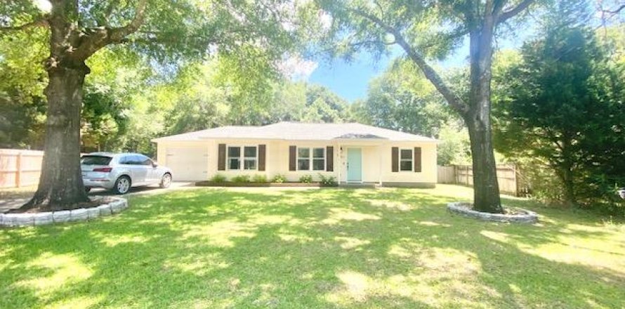 House in Crestview, Florida 3 bedrooms, 115.11 sq.m. № 590143