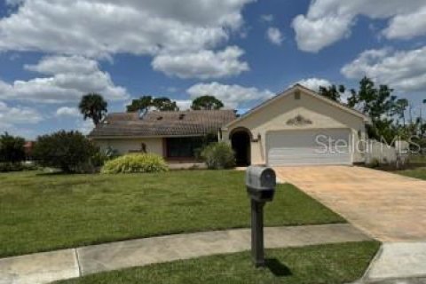 House in North Port, Florida 3 bedrooms, 158.86 sq.m. № 1149761 - photo 1