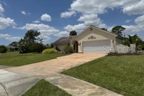 House in North Port, Florida 3 bedrooms, 158.86 sq.m. № 1149761 - photo 2
