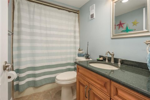 Condo in Treasure Island, Florida, 2 bedrooms  № 1361144 - photo 15