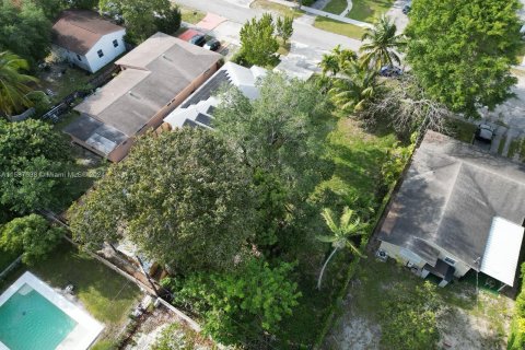 Terreno en venta en Miami, Florida № 1176064 - foto 8