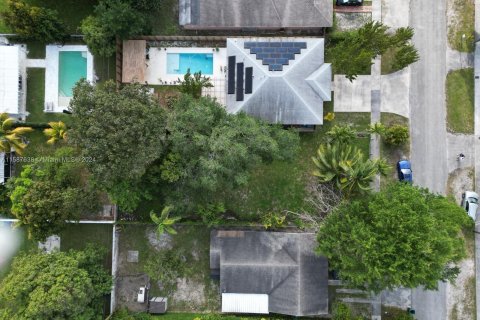 Terreno en venta en Miami, Florida № 1176064 - foto 1