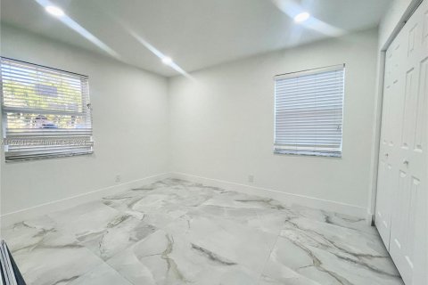 House in Fort Lauderdale, Florida 5 bedrooms № 1176018 - photo 13