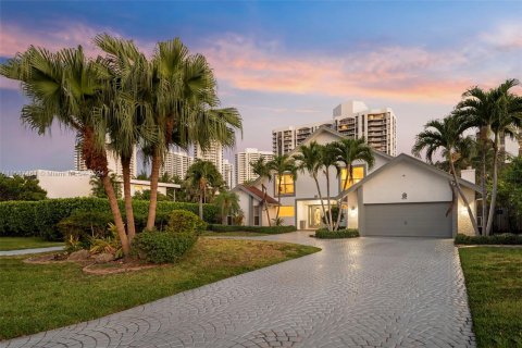 Casa en venta en Hallandale Beach, Florida, 5 dormitorios, 355.63 m2 № 1176108 - foto 3