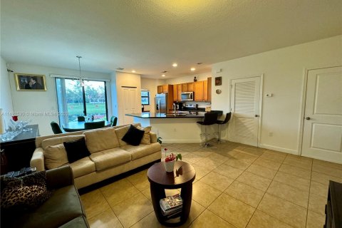 Townhouse in Miami, Florida 3 bedrooms, 155.24 sq.m. № 863356 - photo 9