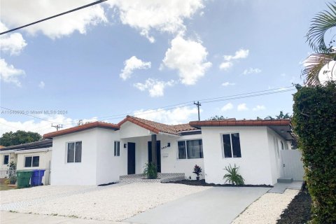 Casa en alquiler en Miami, Florida, 2 dormitorios, 78.97 m2 № 1329291 - foto 1