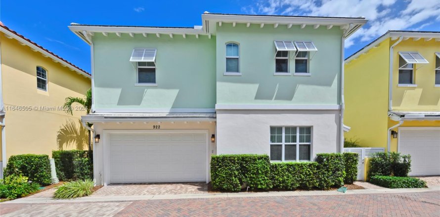 House in Fort Lauderdale, Florida 3 bedrooms, 225.57 sq.m. № 1329249