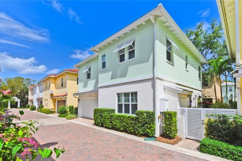 House in Fort Lauderdale, Florida 3 bedrooms, 225.57 sq.m. № 1329249 - photo 4