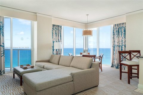 Condo in Sunny Isles Beach, Florida, 2 bedrooms  № 303549 - photo 2