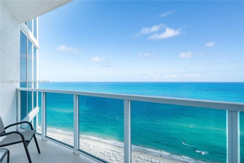 Condo in Sunny Isles Beach, Florida, 2 bedrooms  № 303549 - photo 3