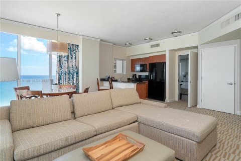 Condo in Sunny Isles Beach, Florida, 2 bedrooms  № 303549 - photo 12