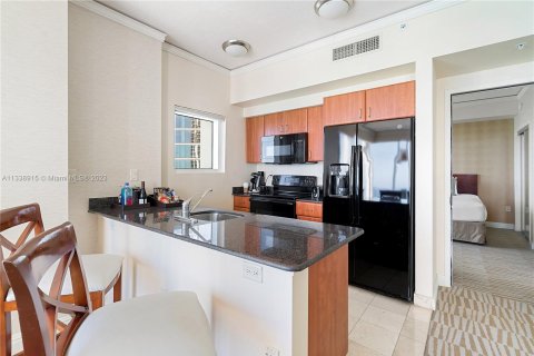 Condo in Sunny Isles Beach, Florida, 2 bedrooms  № 303549 - photo 13