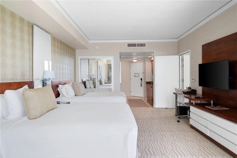 Condo in Sunny Isles Beach, Florida, 2 bedrooms  № 303549 - photo 18